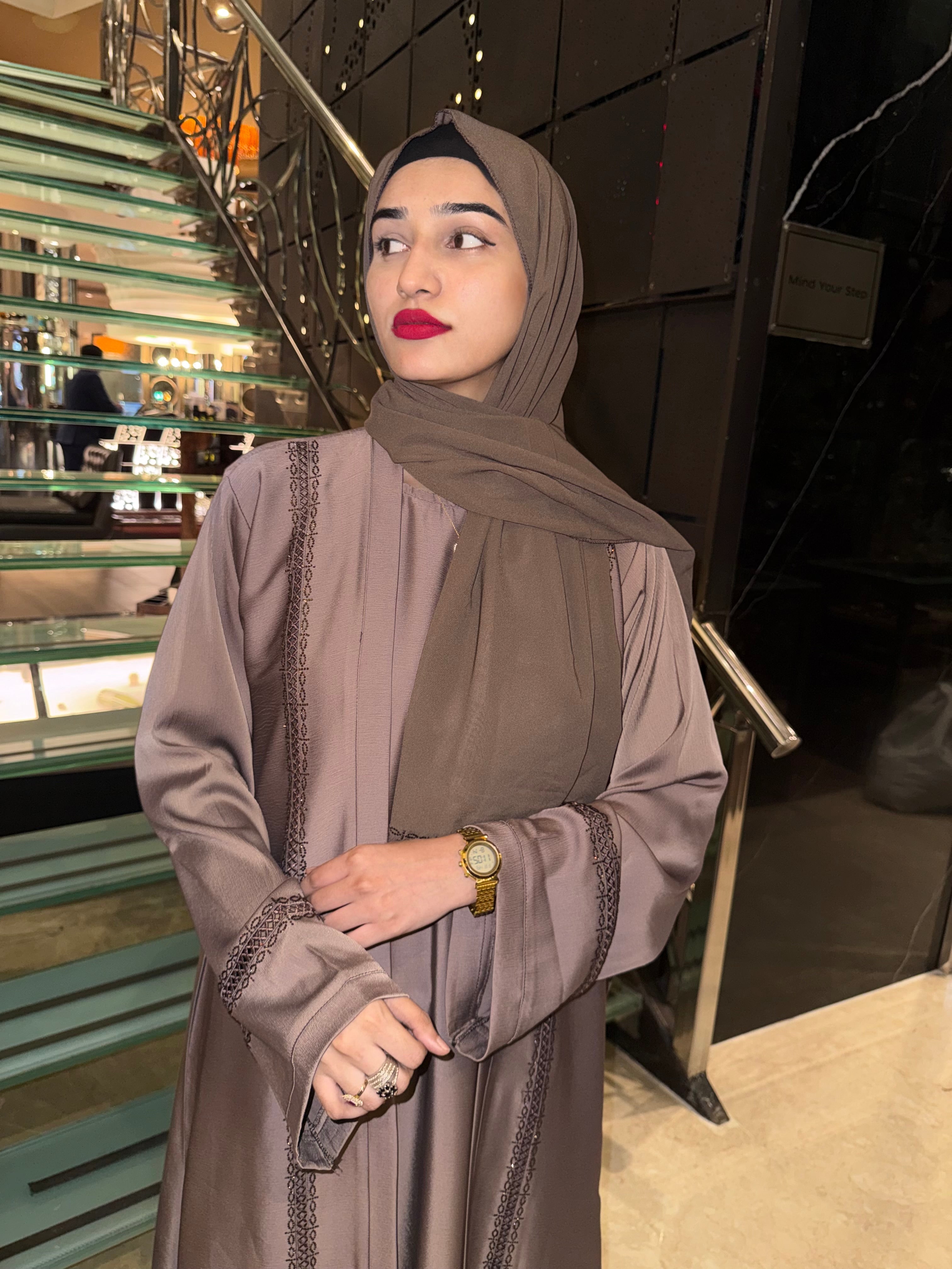 Elisa 2.0 Abayah full set (with inner slit & hijab)