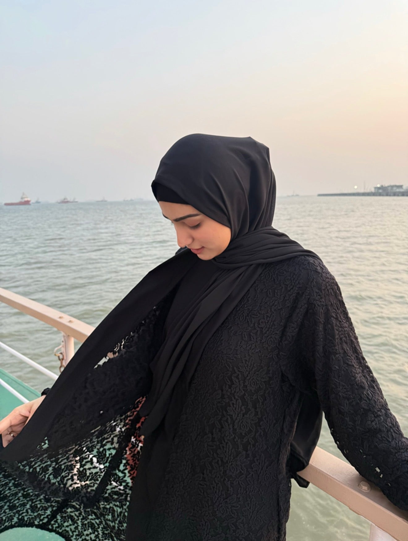 Black Elastic Net shrug