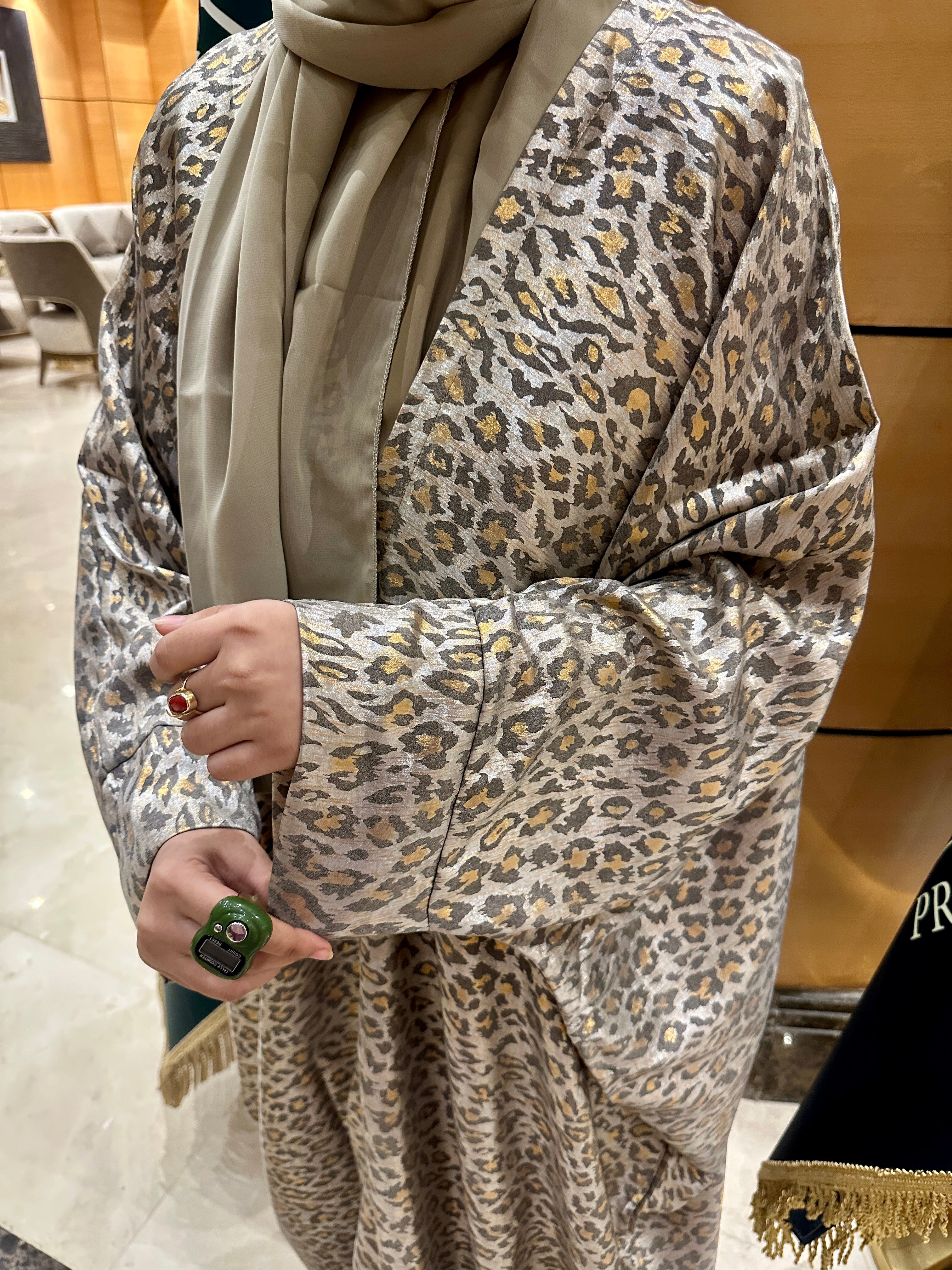 Cheetah shrug abaya set (with inner slit & Hijab)