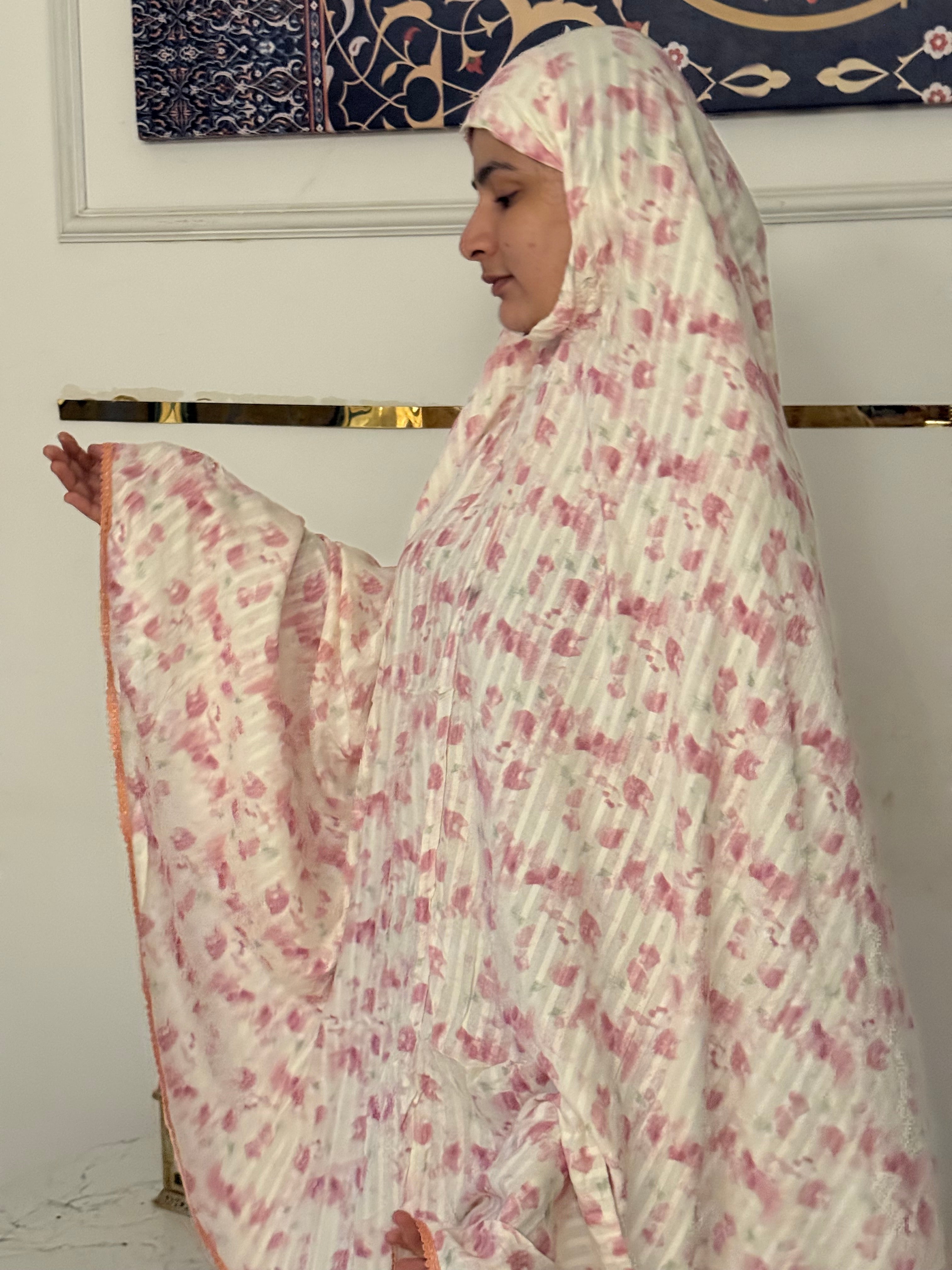 White & Pink Makhna- mid length