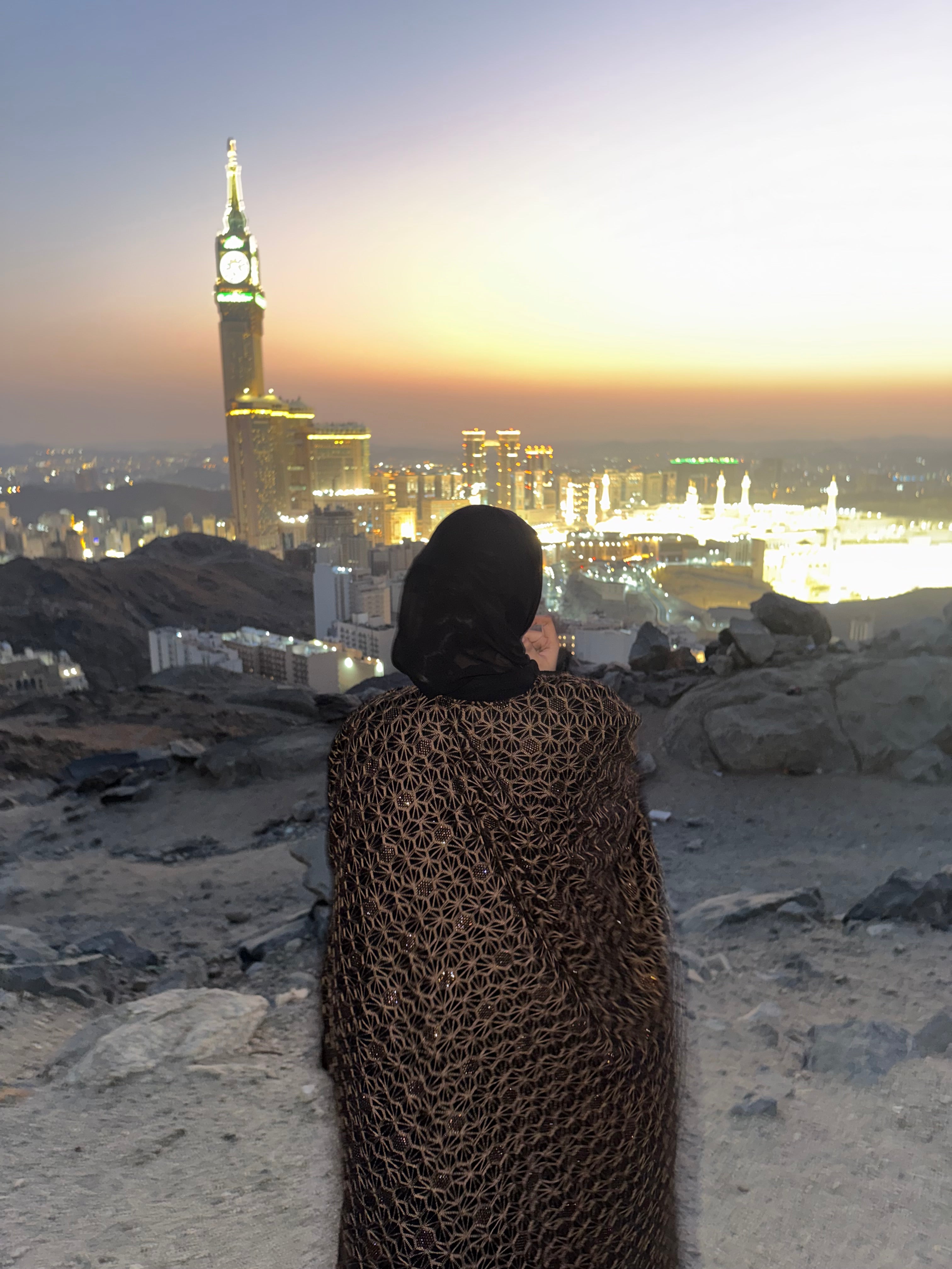 Mosaic Bisht set (with inner slit & Hijab) - brown