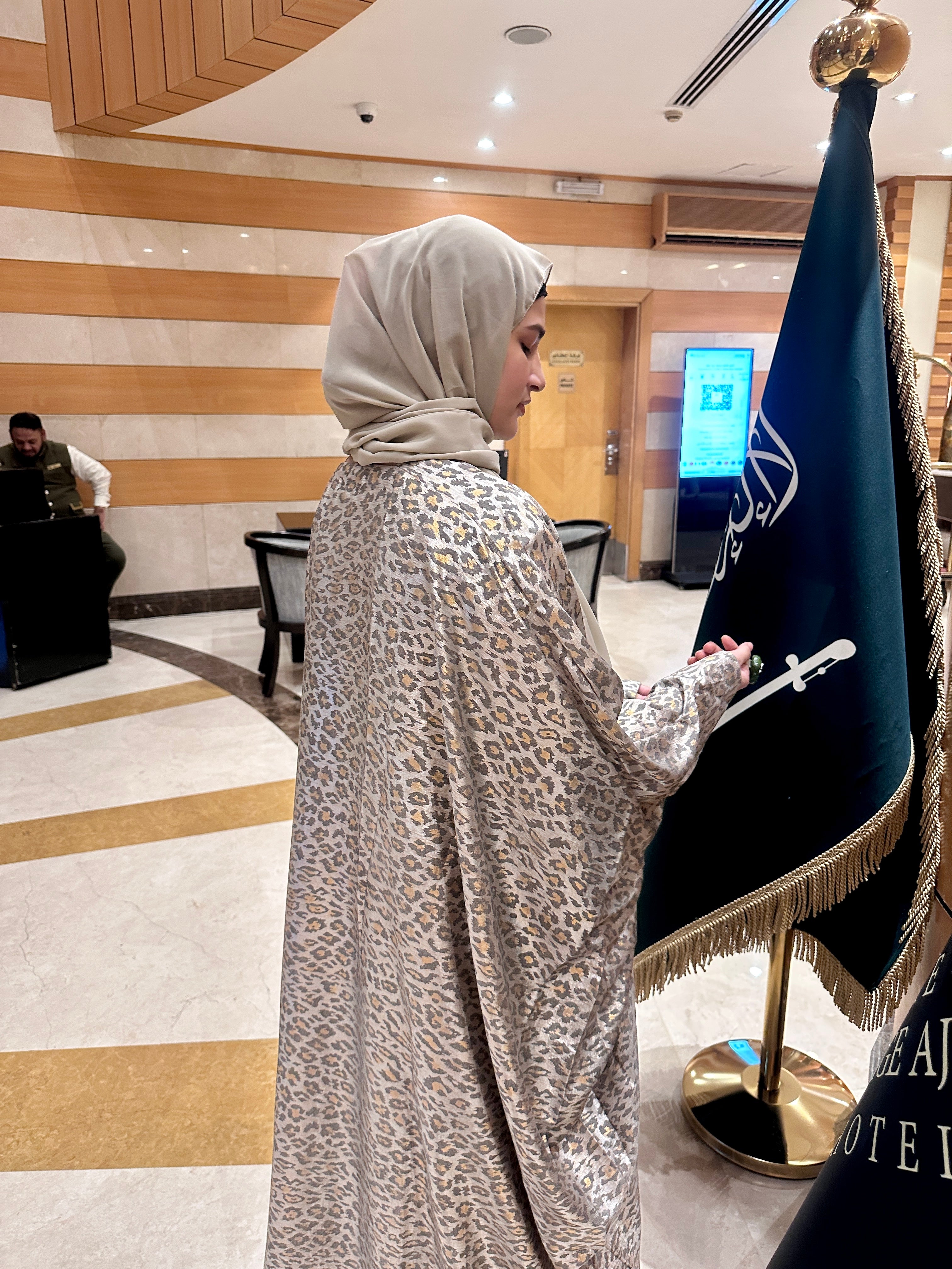 Cheetah shrug abaya set (with inner slit & Hijab)