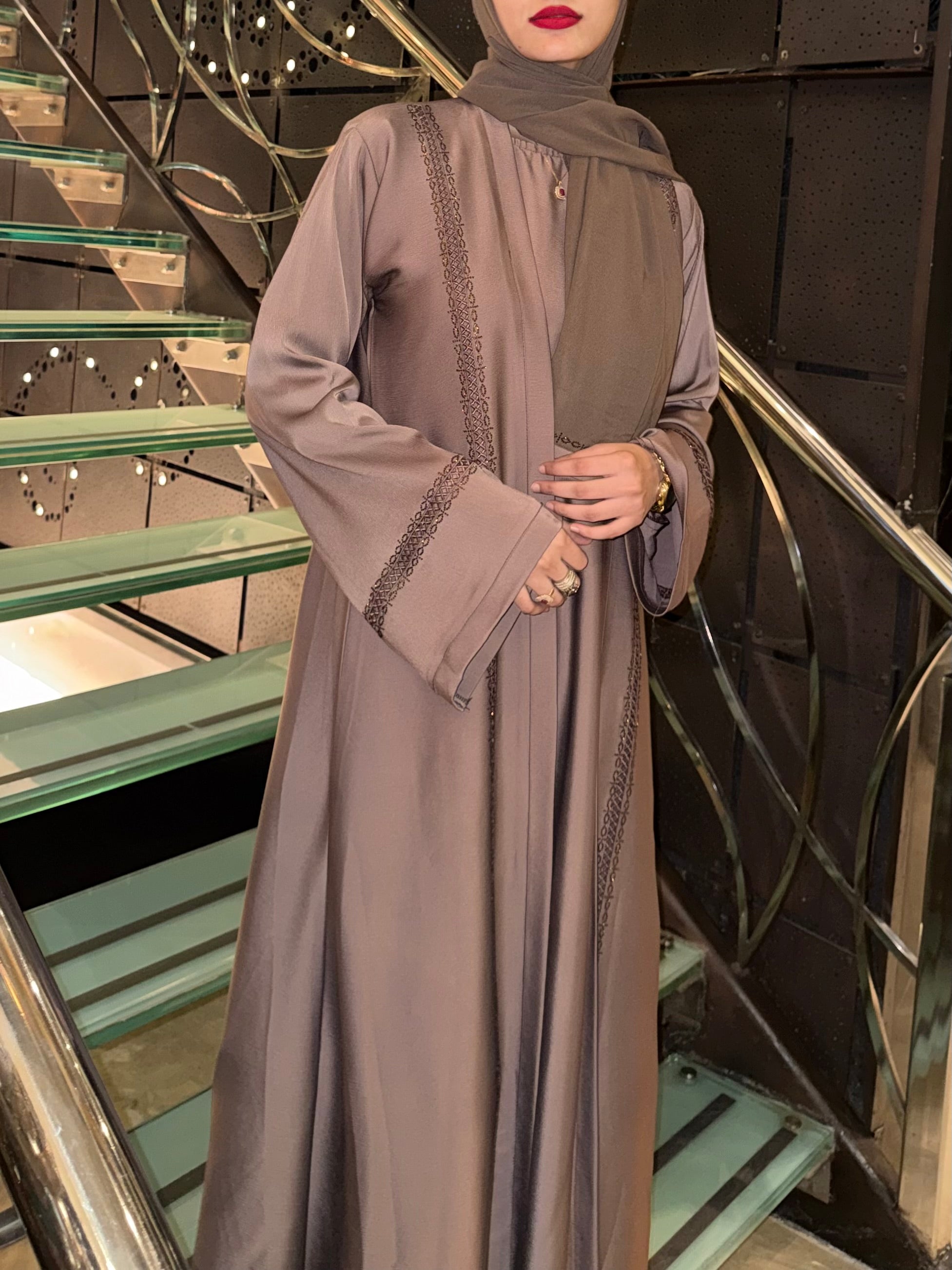 Elisa 2.0 Abayah full set (with inner slit & hijab)