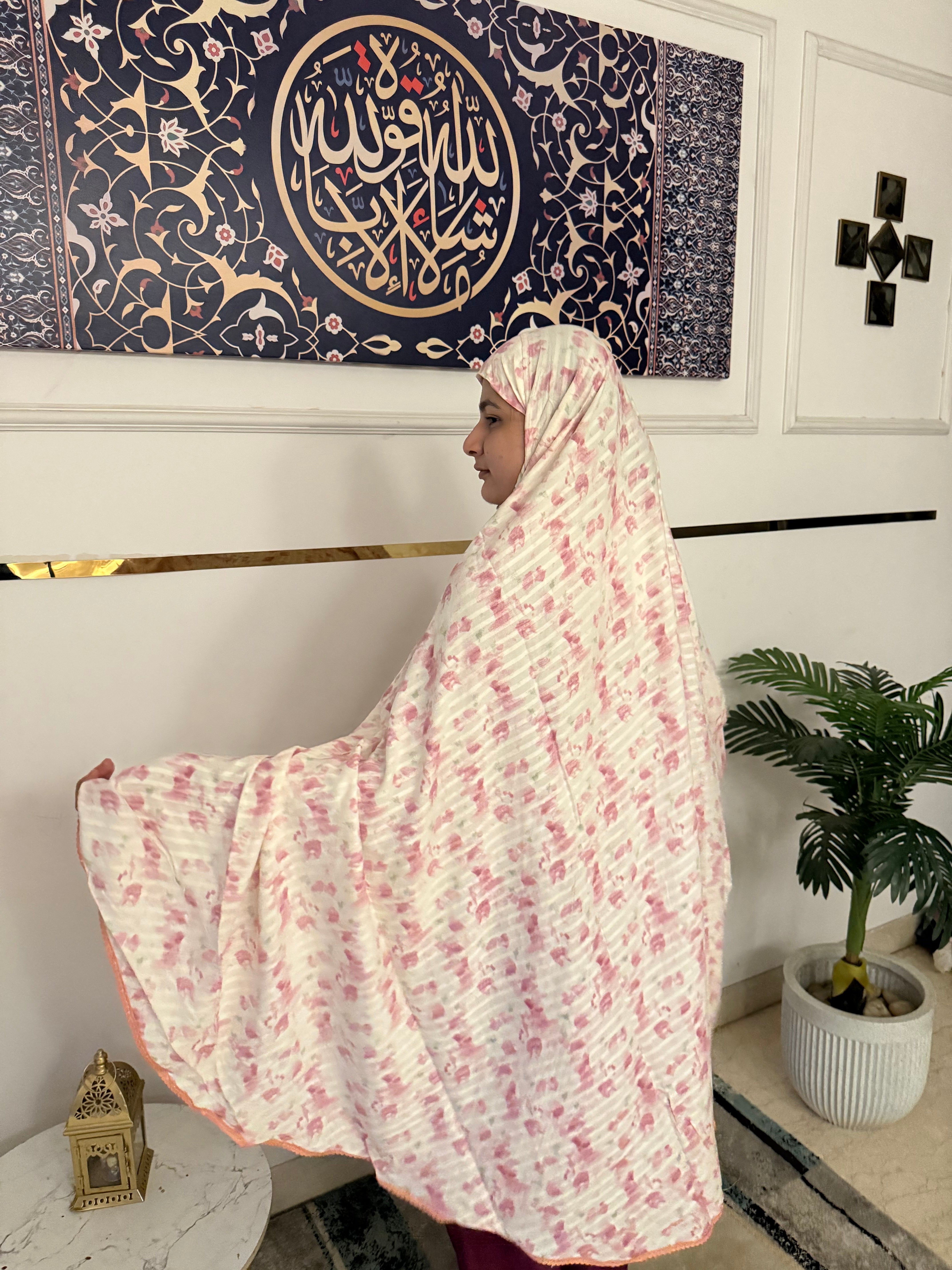 White & Pink Makhna- mid length
