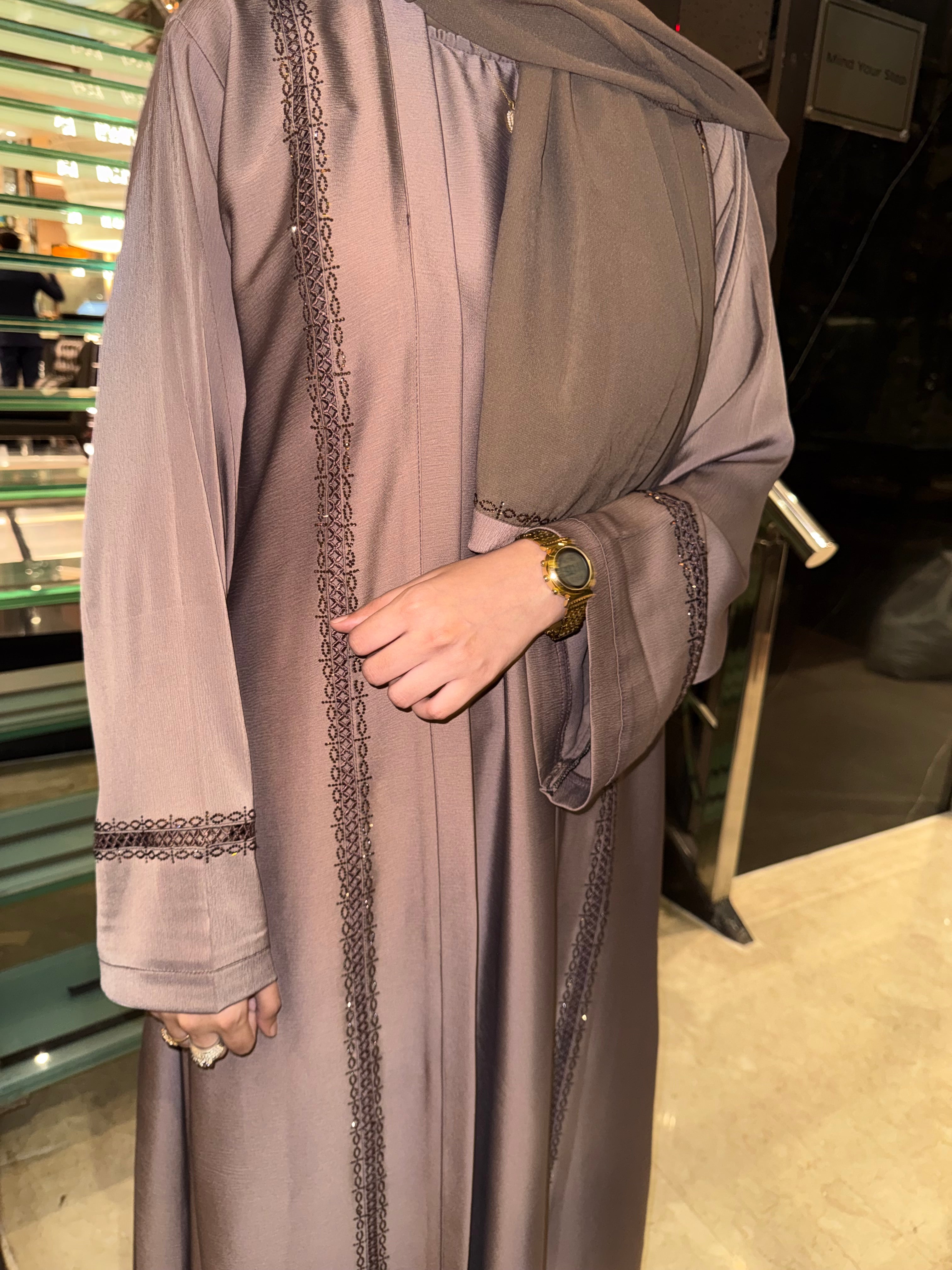 Elisa 2.0 Abayah full set (with inner slit & hijab)