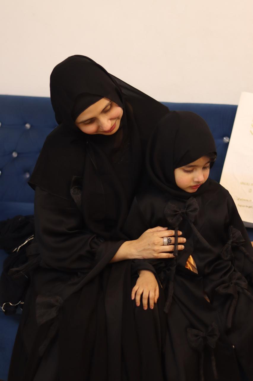Mom & Daughter Duo 3D bow Abaya - black