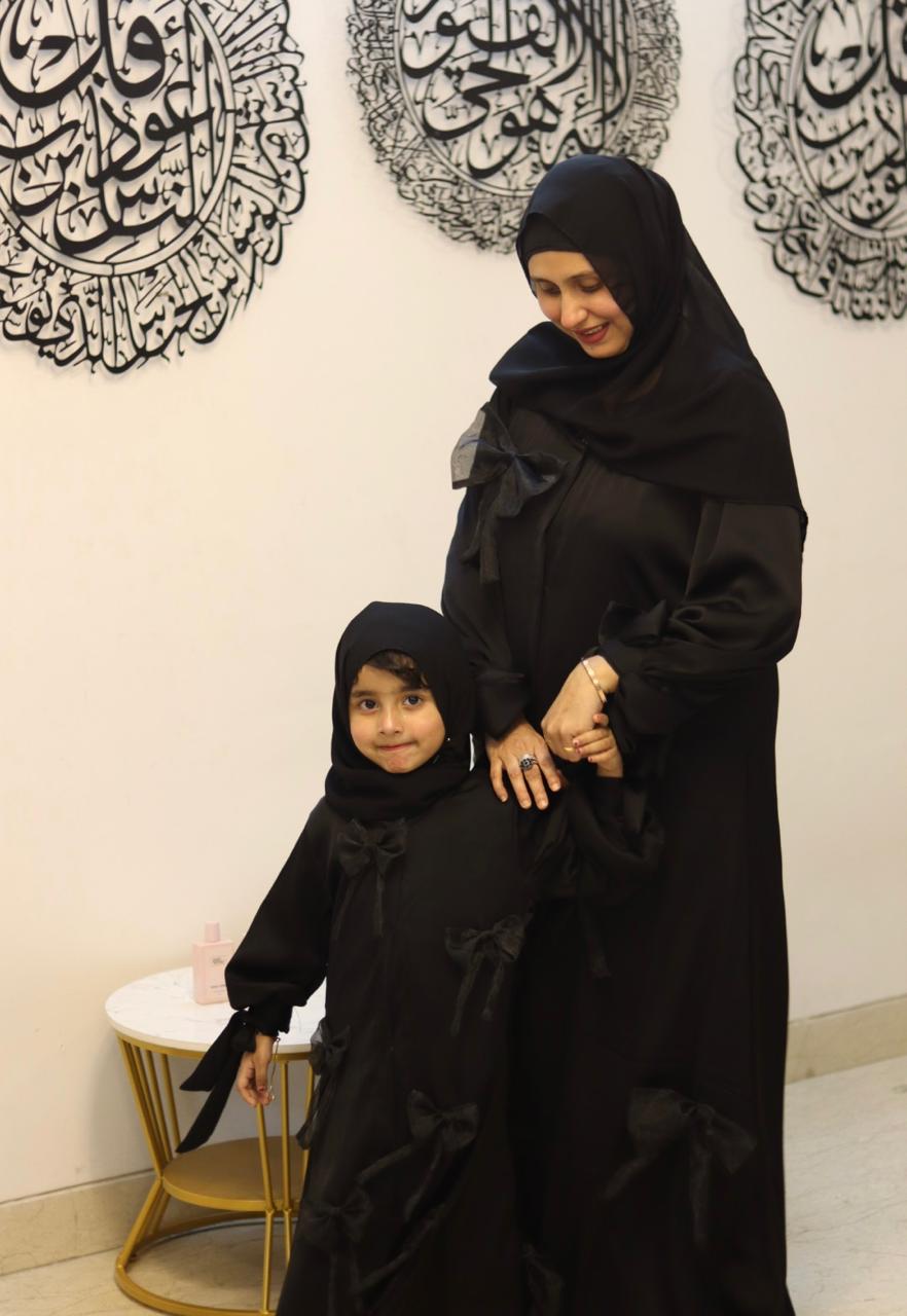 Mom & Daughter Duo 3D bow Abaya - black