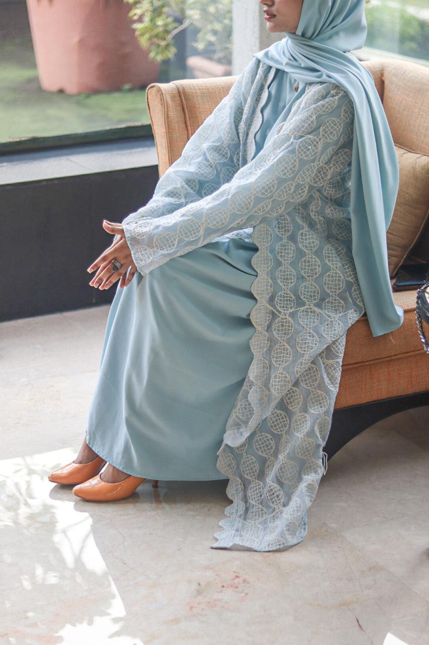 Frostelle 2pc abaya set with full sleeves inner slit & hijab