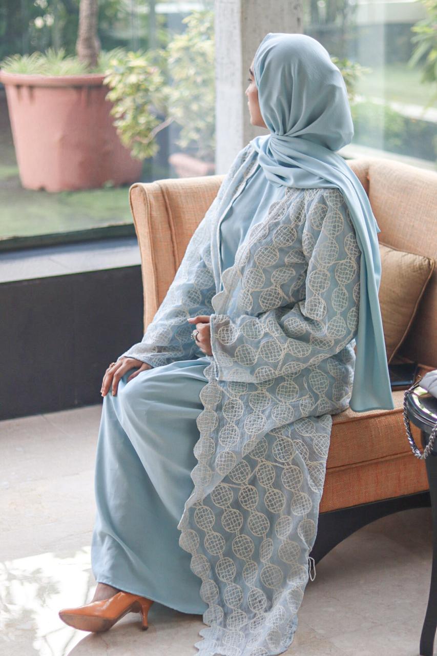 Frostelle 2pc abaya set with full sleeves inner slit & hijab