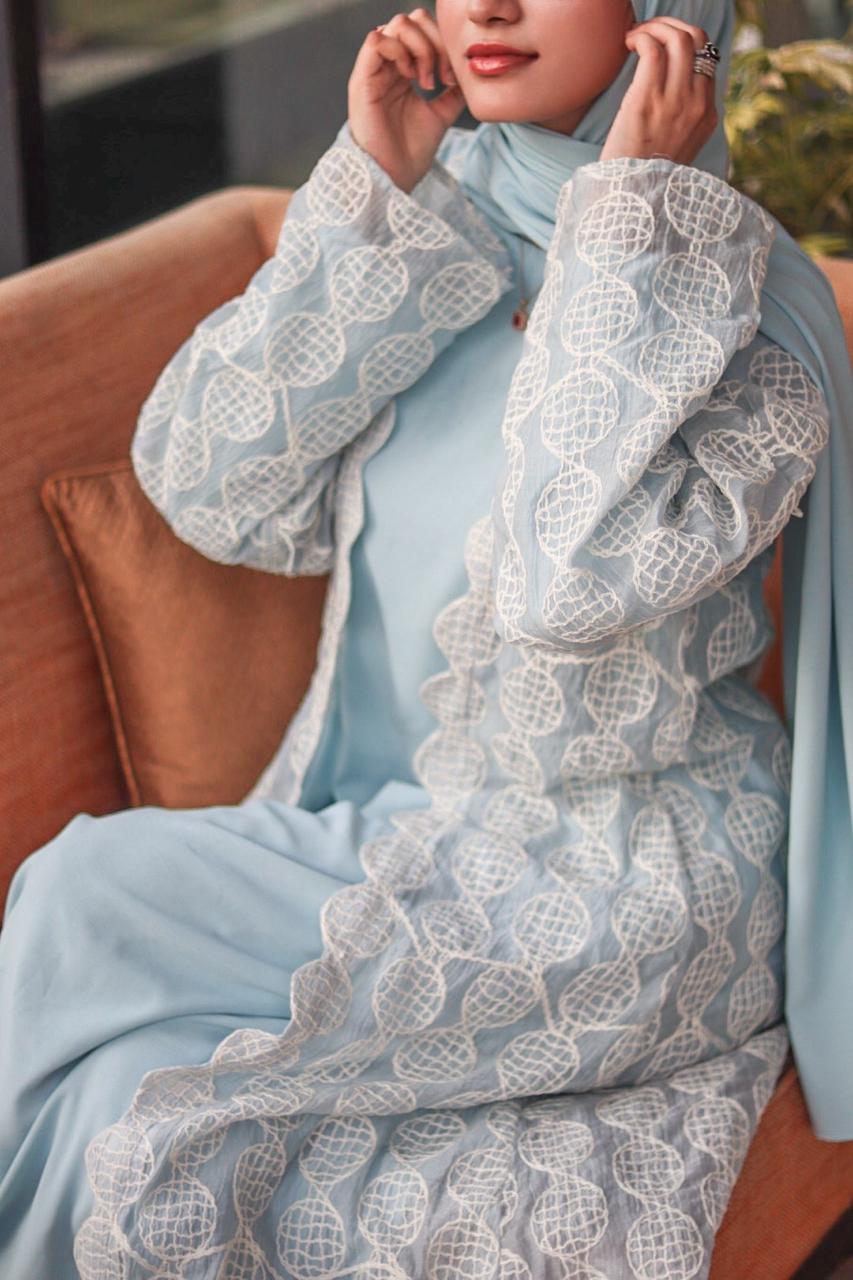 Frostelle 2pc abaya set with full sleeves inner slit & hijab