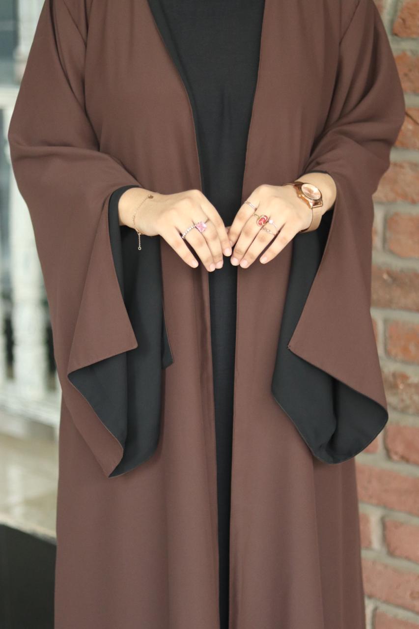 2-in-1 Reversible Shrug – Brown & Black