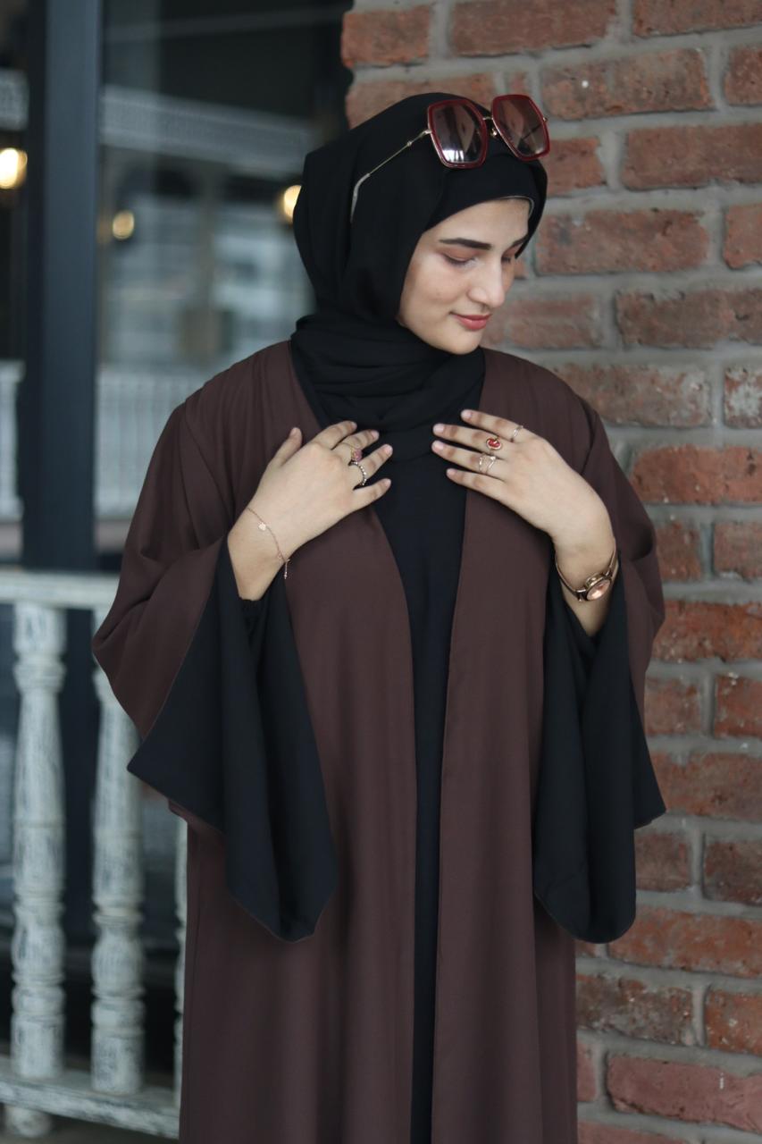 2-in-1 Reversible Shrug – Brown & Black