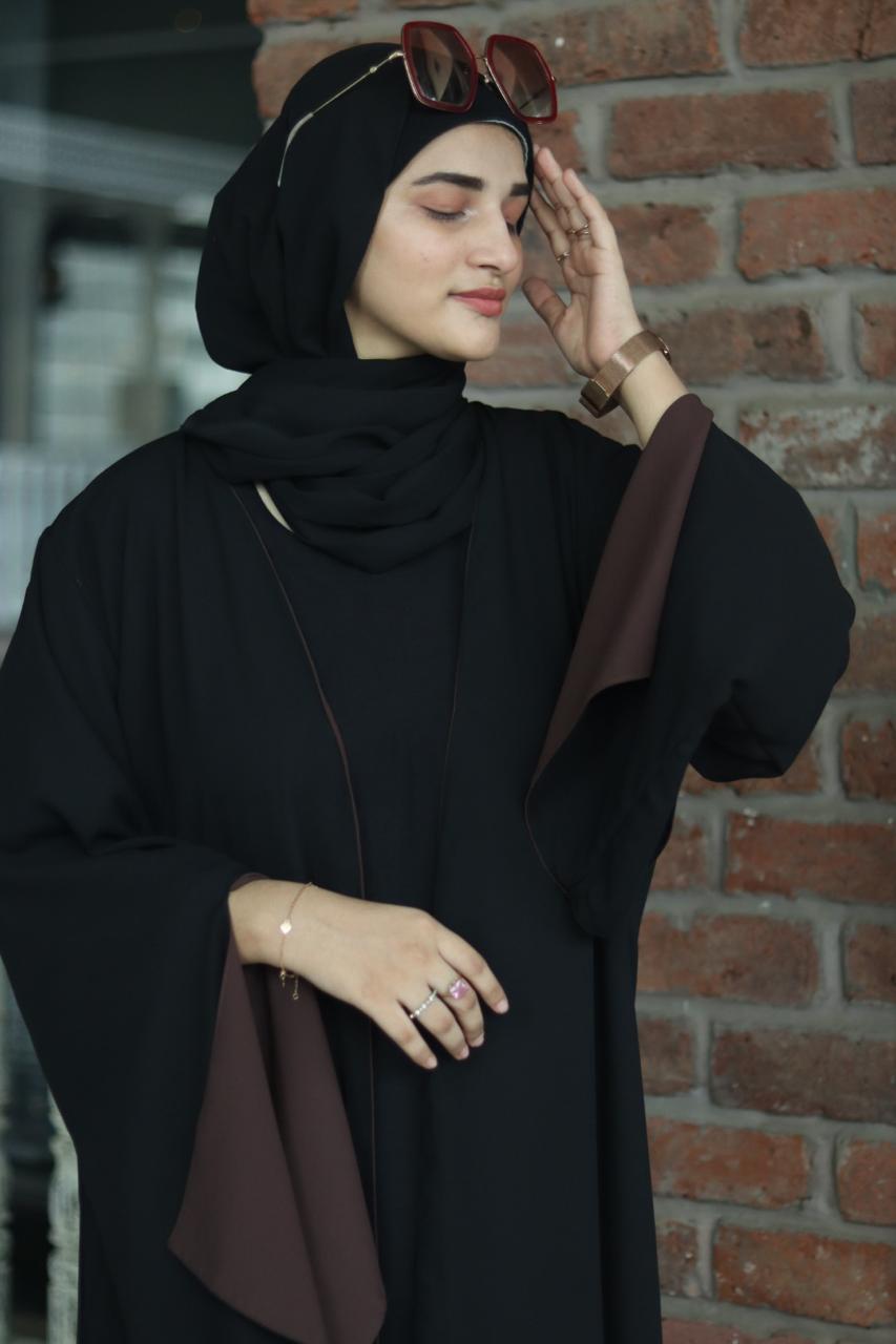 2-in-1 Reversible Shrug – Brown & Black