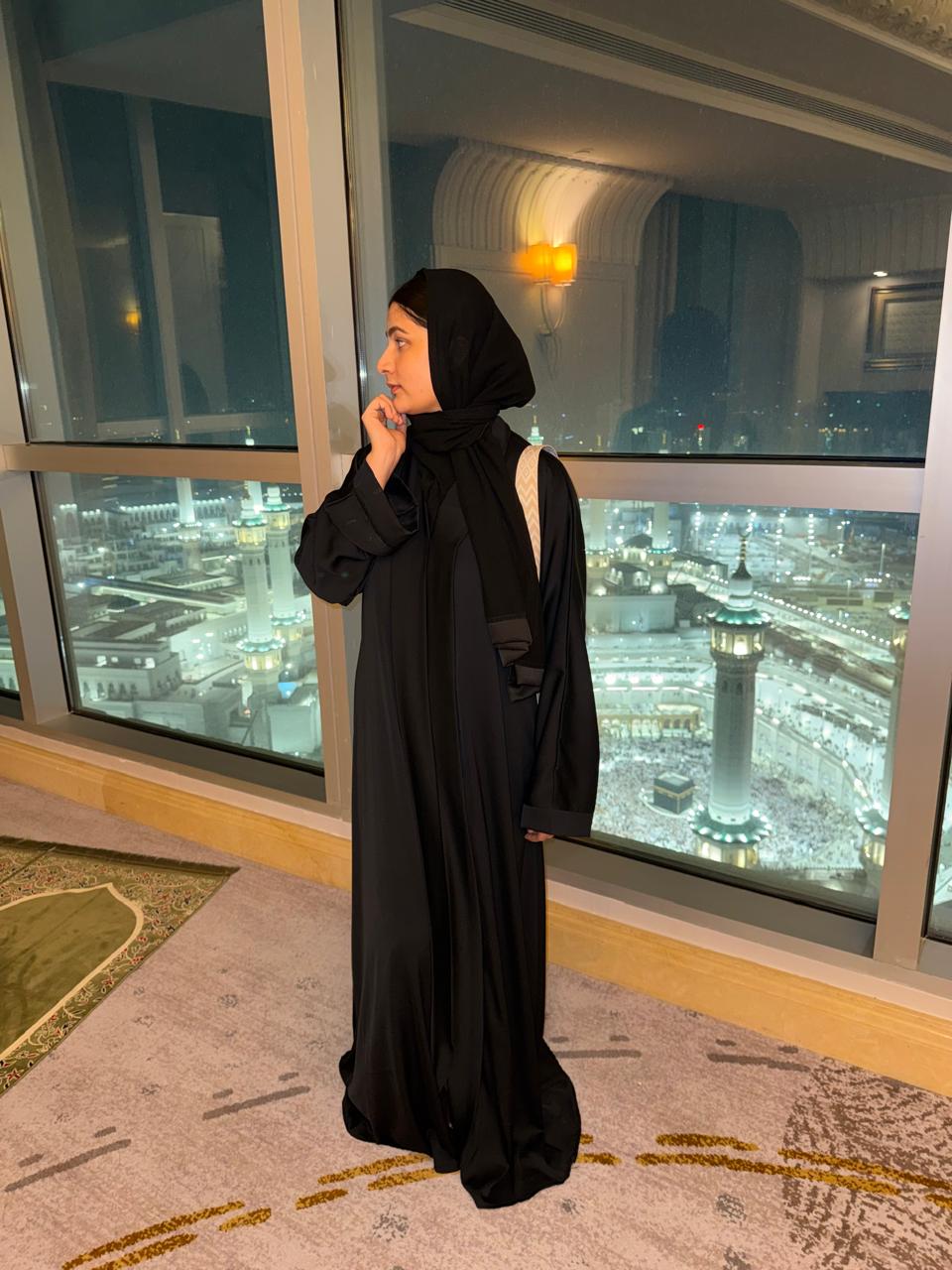 Emirati Black Abaya