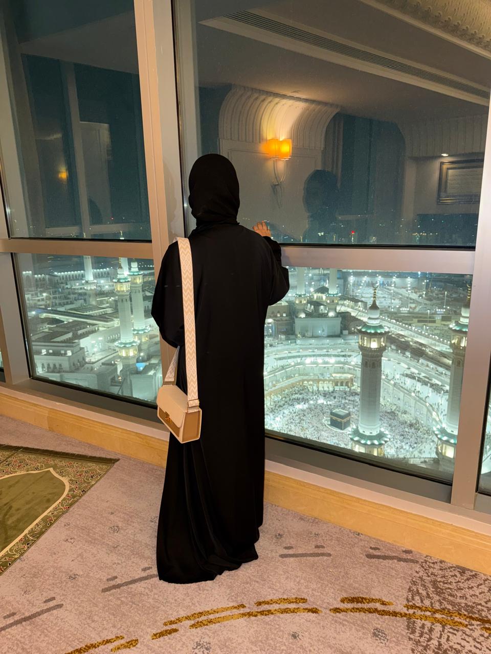 Emirati Black Abaya