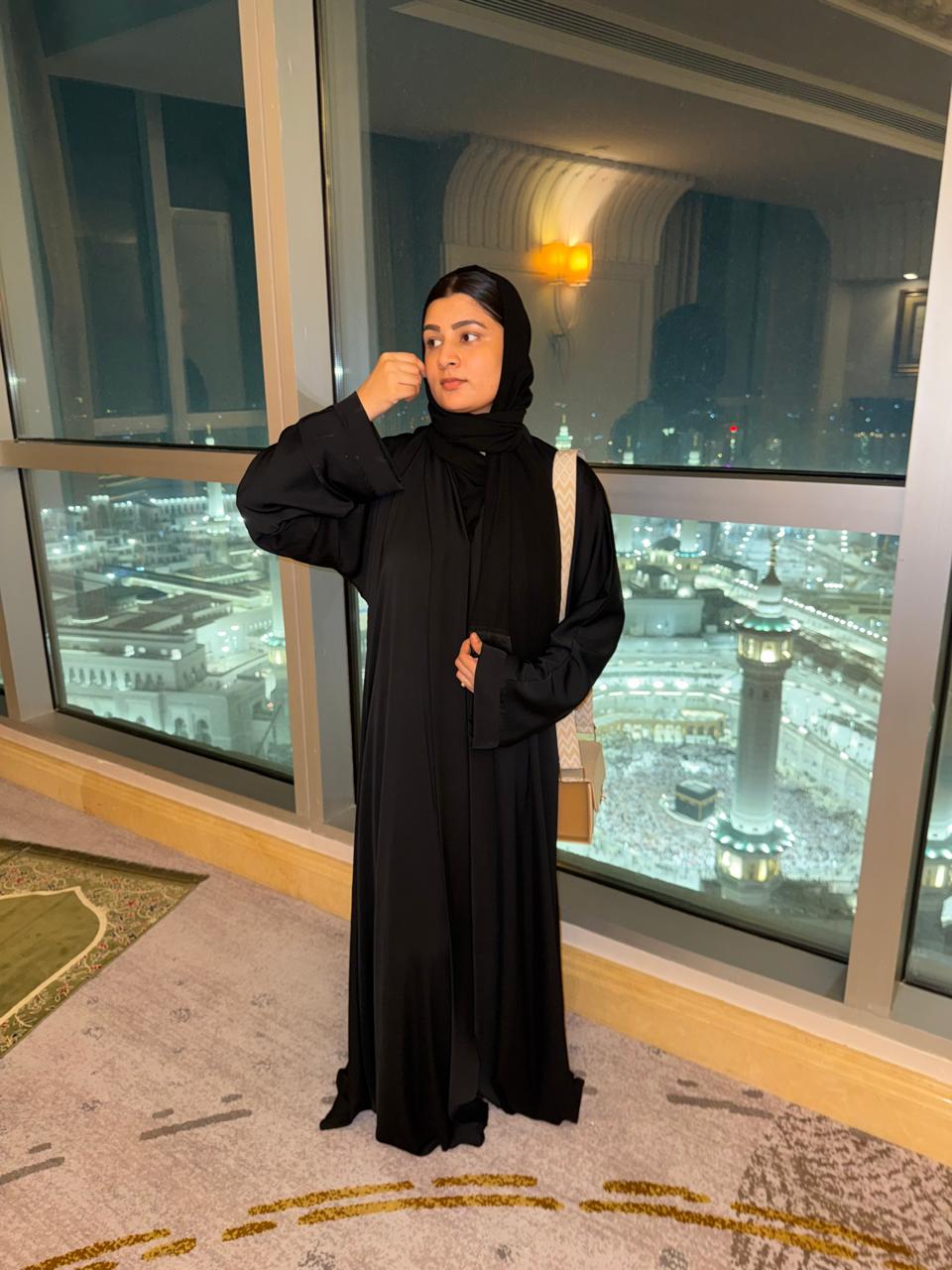 Emirati Black Abaya