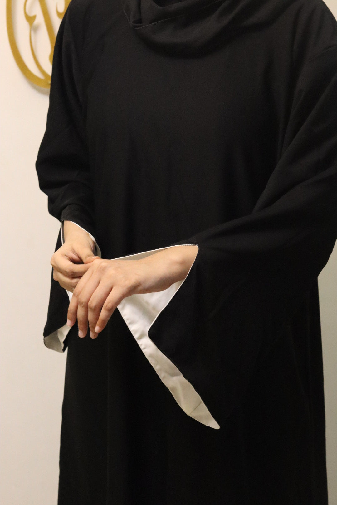 2-in-1 Reversible abaya – Black & white